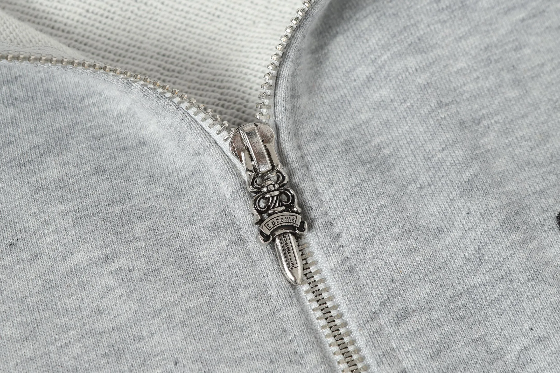 P260 Model 04 Cross-border running quantity, please do not place an order if you pursue quality - Chrome Hearts/Chrome Hearts leather cross ✝️raglan sleeve zipper sweatshirt cardigan jacket - high weight, high density and high quality, soft, delicate and skin-friendly wool, soft and silky to the touch, excellent warmth and skin-friendly properties - custom-woven and dyed, no color difference, no matter the fabric or workmanship details, it beats the ordinary version on the market - Hardware zipper accessories are all customized, full of details -Colour: Black Gray -Size: S M L XL